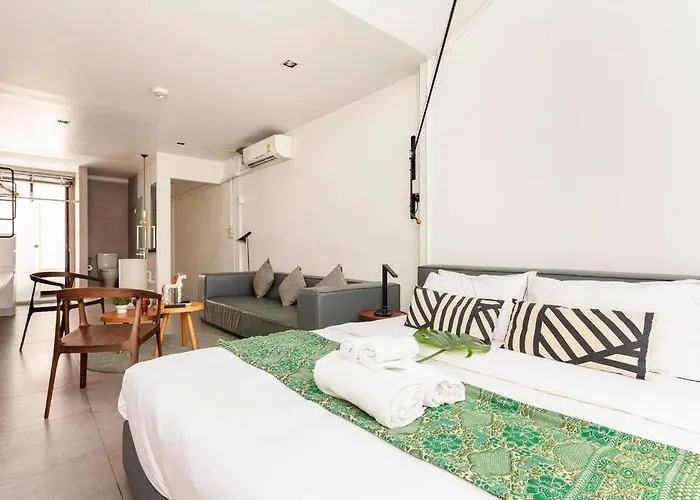 Miq_5br/silom Bts,mrt/wifi 1000mb/jacuzzi/16pax 曼谷